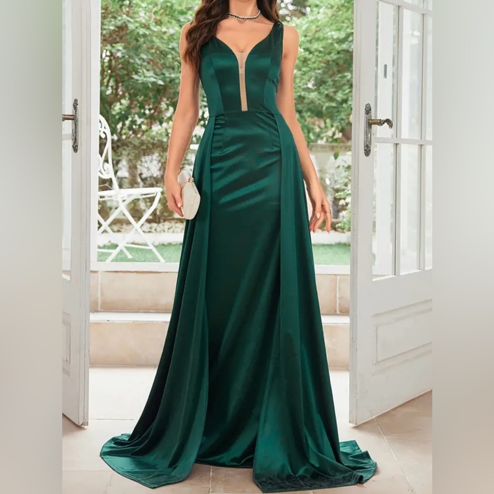 Elegant Green Evening Gown